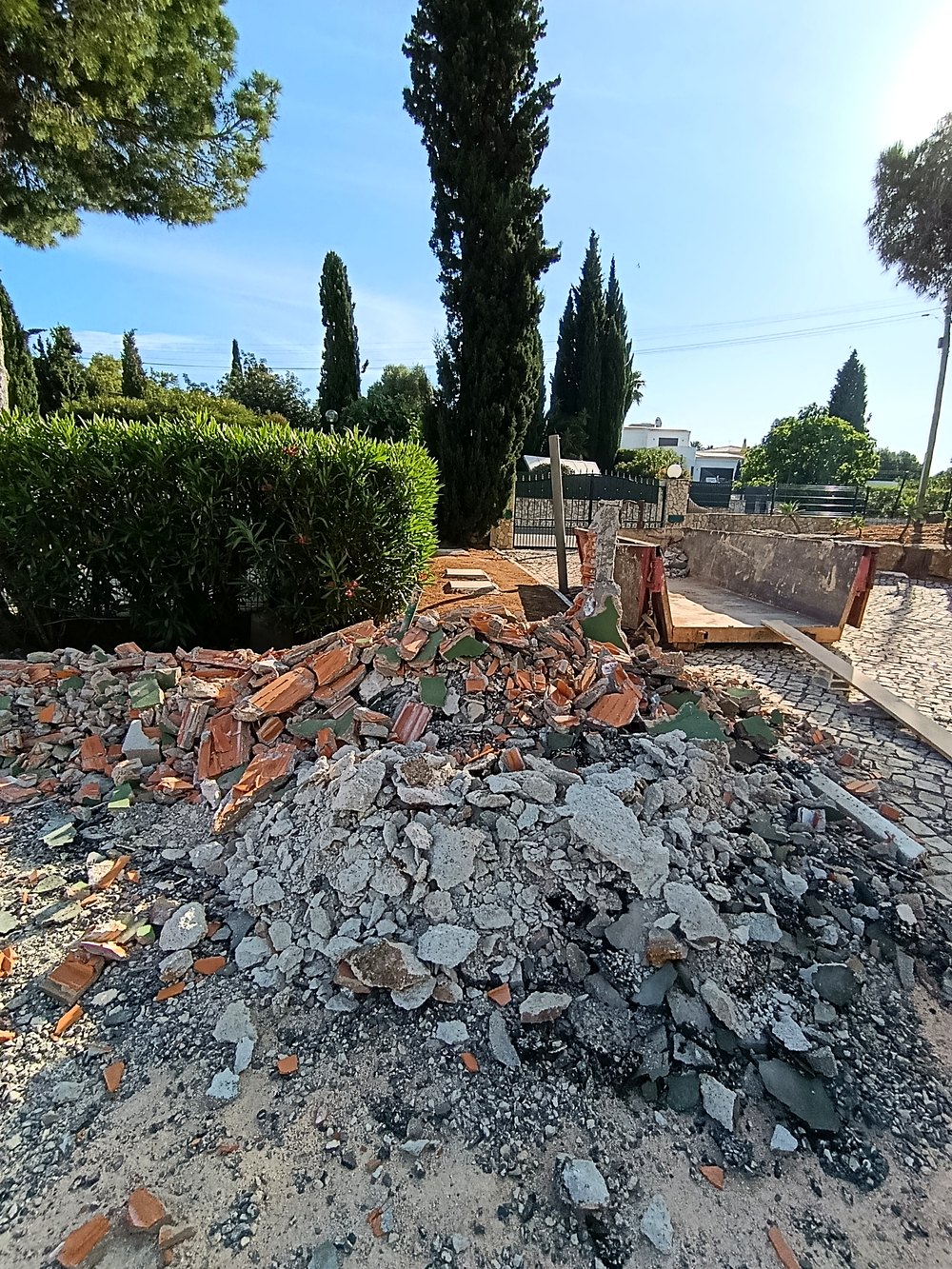 OBRA EM DEMOLIÇÃO